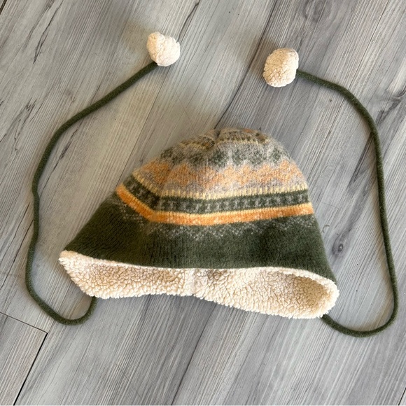 American Eagle Outfitters Accessories - Lambs Wool Lined Trapper Hat‎ American Eagle Pom Pom Tassels Green Yellow Gray
